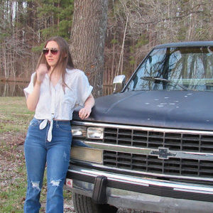 Meet your Posher, Adrianne